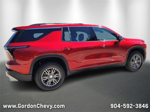 Used 2025 Chevrolet Traverse LT image 5