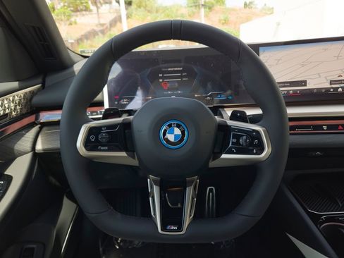 New 2026 BMW 550e xDrive image 14