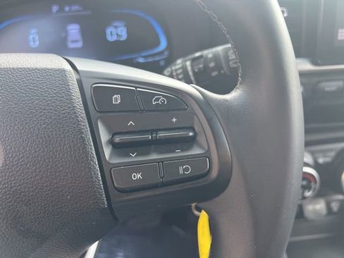 Used 2023 Hyundai Venue SEL FWD image 12