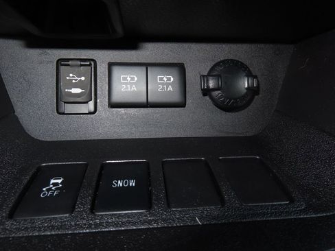 Used 2018 Toyota Highlander XLE image 30