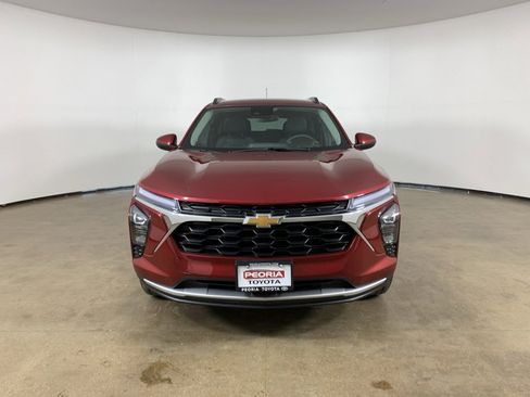 Used 2025 Chevrolet Trax LT image 3