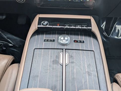 New 2026 Lincoln Navigator L Black Label AWD/4WD image 17