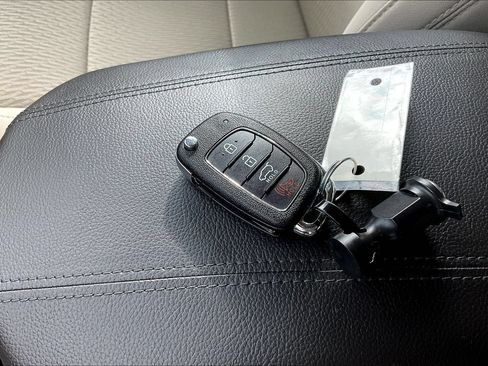 Used 2018 Hyundai Santa Fe Sport FWD image 33