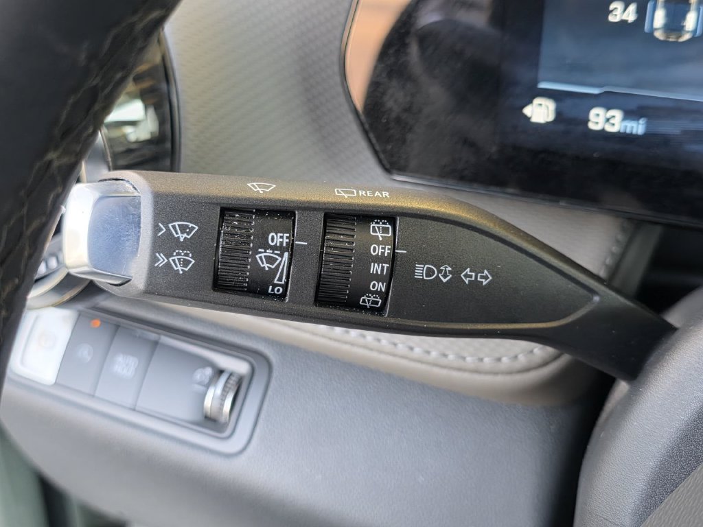 Used 2026 Chevrolet Equinox LT w/ Convenience Package II FWD image 24