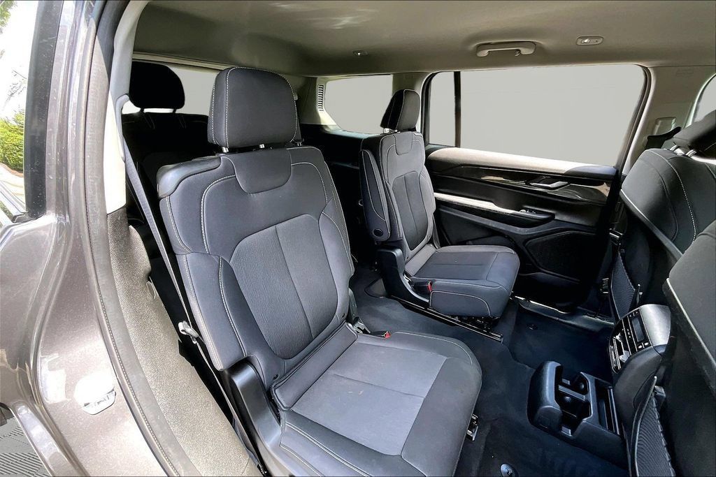 Used 2023 Jeep Grand Cherokee L Laredo AWD/4WD image 19