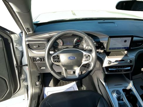 Used 2023 Ford Explorer XLT w/ Equipment Group 202A image 12