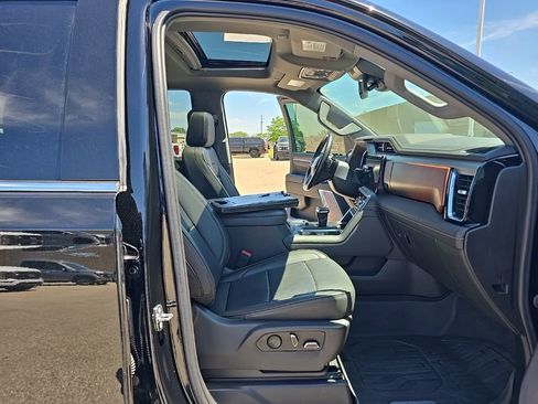 Used 2022 GMC Sierra 1500 Denali w/ Denali Carbonpro Edition AWD/4WD image 17
