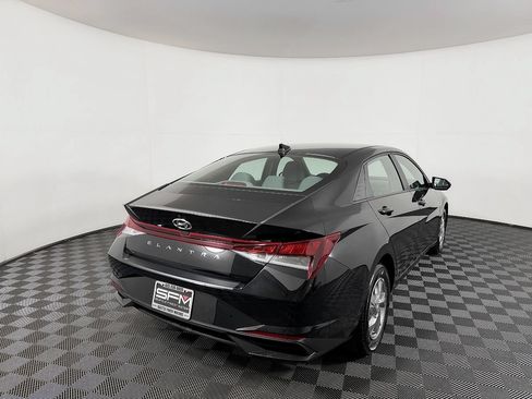 Used 2022 Hyundai Elantra SE FWD image 9