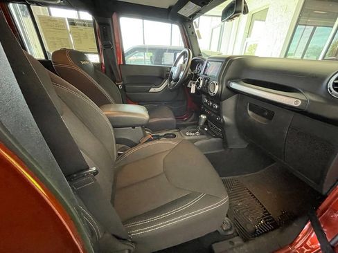 Used 2014 Jeep Wrangler Unlimited Sahara w/ Max Tow Package AWD/4WD image 27