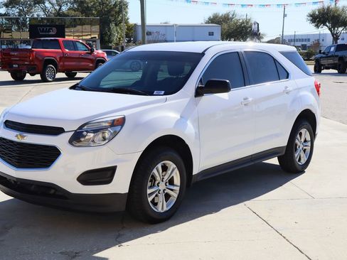 Used 2017 Chevrolet Equinox LS image 4