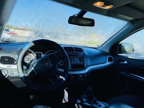 Used 2019 Dodge Journey SE image 29
