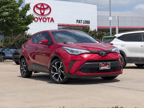 Used 2021 Toyota C-HR XLE FWD image 2