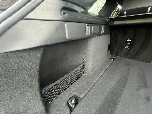 Certified 2025 Land Rover Range Rover Velar Dynamic HSE image 36