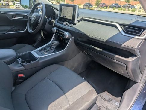 Used 2025 Toyota RAV4 XLE FWD image 27