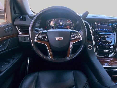 Used 2020 Cadillac Escalade Premium Luxury RWD image 6