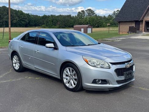 Used 2015 Chevrolet Malibu LT FWD image 2