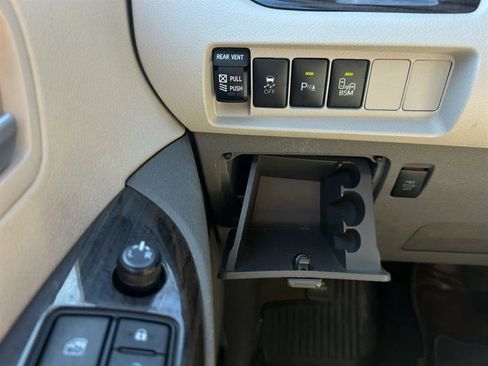 Used 2017 Toyota Sienna XLE w/ XLE Navigation Package image 17