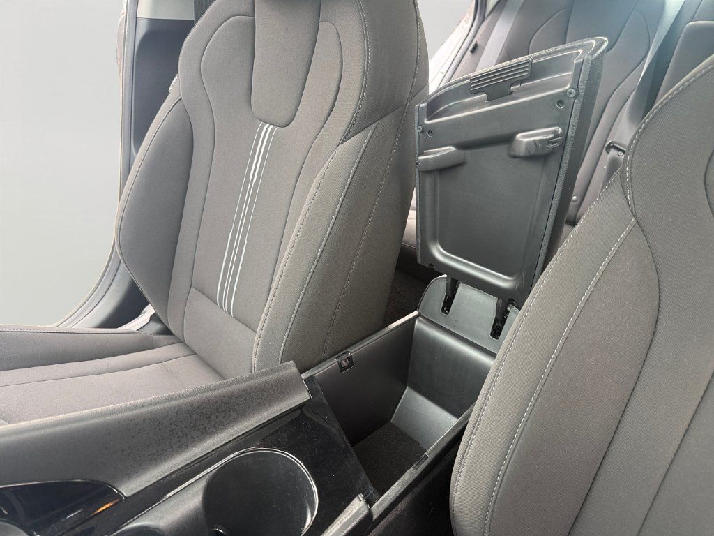 Used 2025 Hyundai Elantra SEL FWD image 20