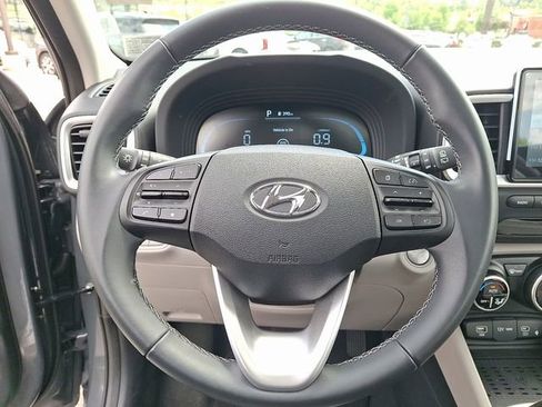 Used 2026 Hyundai Venue SEL FWD image 19