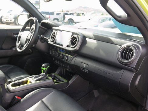 Used 2023 Toyota Tacoma TRD Off-Road w/ TRD Premium Off Road Package AWD/4WD image 32