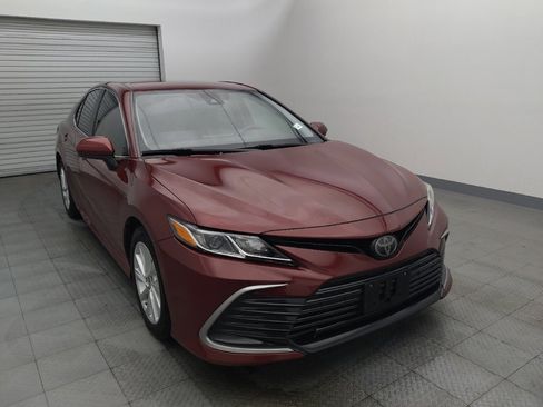 Used 2021 Toyota Camry LE image 14