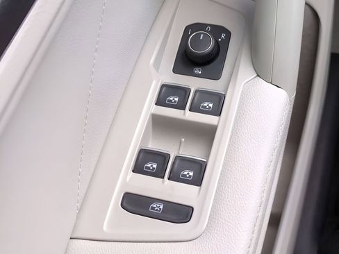 Used 2023 Volkswagen Tiguan SE R-Line image 24