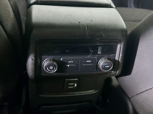 Used 2019 GMC Acadia SLE image 26