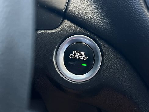 Used 2023 Chevrolet Equinox LT FWD image 28