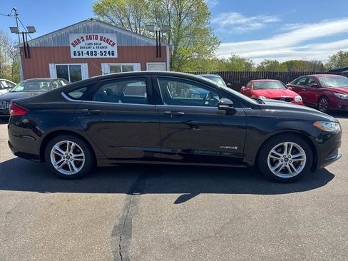 Used 2018 Ford Fusion SE FWD image 4