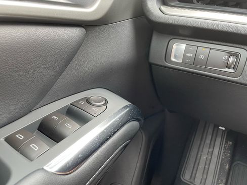 New 2026 Chevrolet Traverse LT FWD image 9
