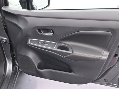 New 2025 Nissan Versa SR w/ Trunk Package FWD image 31