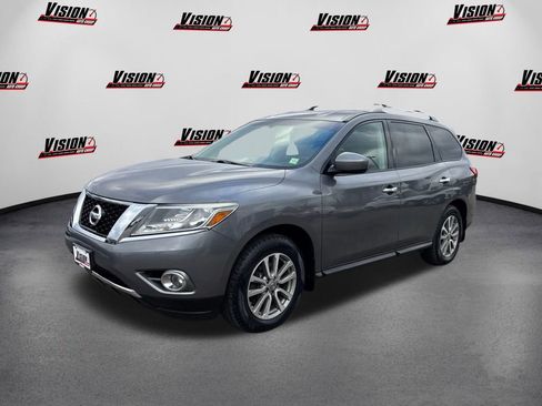 Used 2016 Nissan Pathfinder SV image 1
