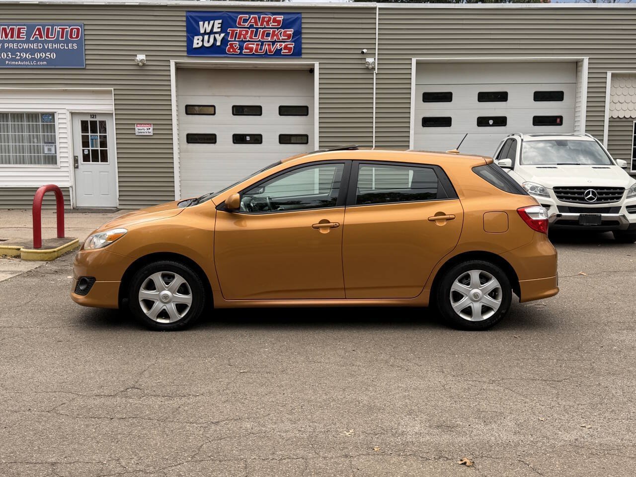 Used 2009 Toyota Matrix S w/ All Weather Guard Pkg FWD image 3