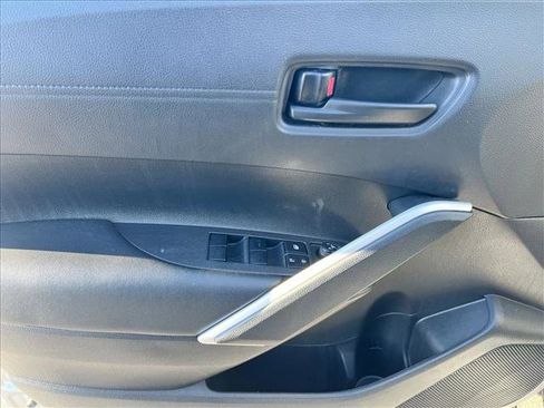 Used 2025 Toyota Corolla Cross LE image 11