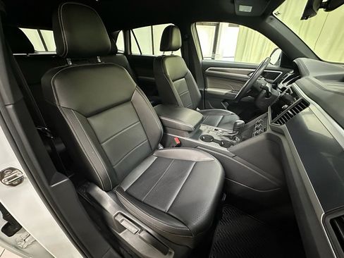 Used 2021 Volkswagen Atlas Cross Sport SE image 18