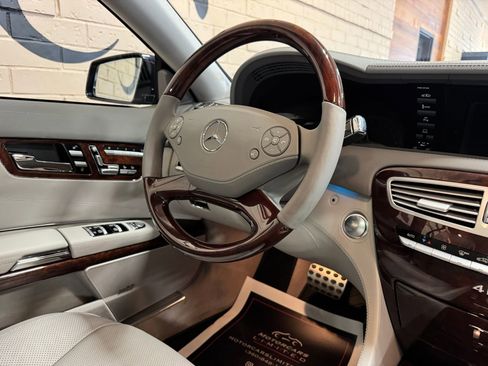 Used 2011 Mercedes-Benz CL 550 4MATIC image 32