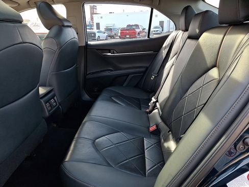 Used 2019 Toyota Camry XLE w/ Navigation Package image 10