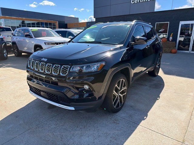 Certified 2025 Jeep Compass Limited AWD/4WD image 3