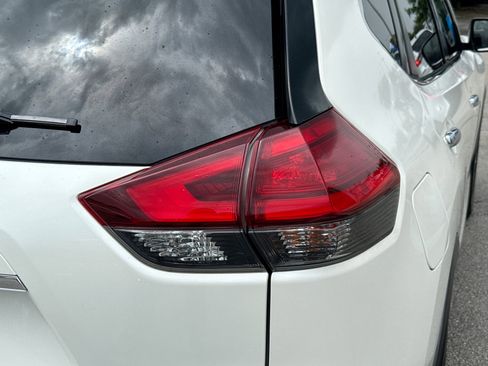 Used 2017 Nissan Rogue SL image 26