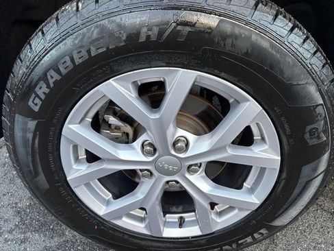 Certified 2022 Jeep Grand Cherokee Limited image 9