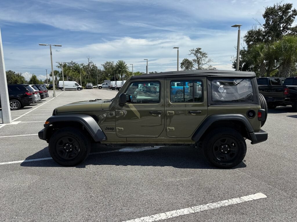 Used 2025 Jeep Wrangler Unlimited Sport AWD/4WD image 6