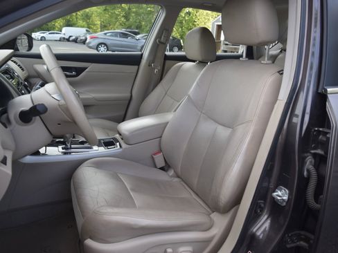 Used 2013 Nissan Altima 2.5 SL w/ Technology Pkg FWD image 6