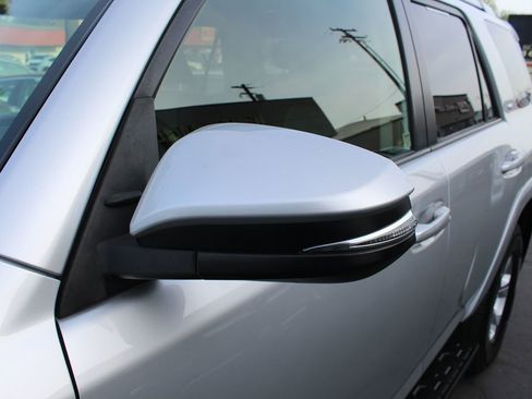 Used 2017 Toyota 4Runner SR5 Premium image 13