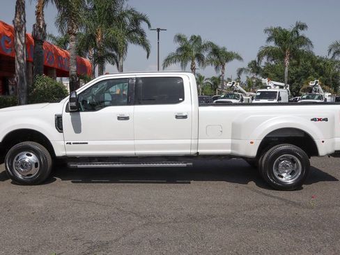 Used 2017 Ford F350 Lariat w/ Chrome Package image 5