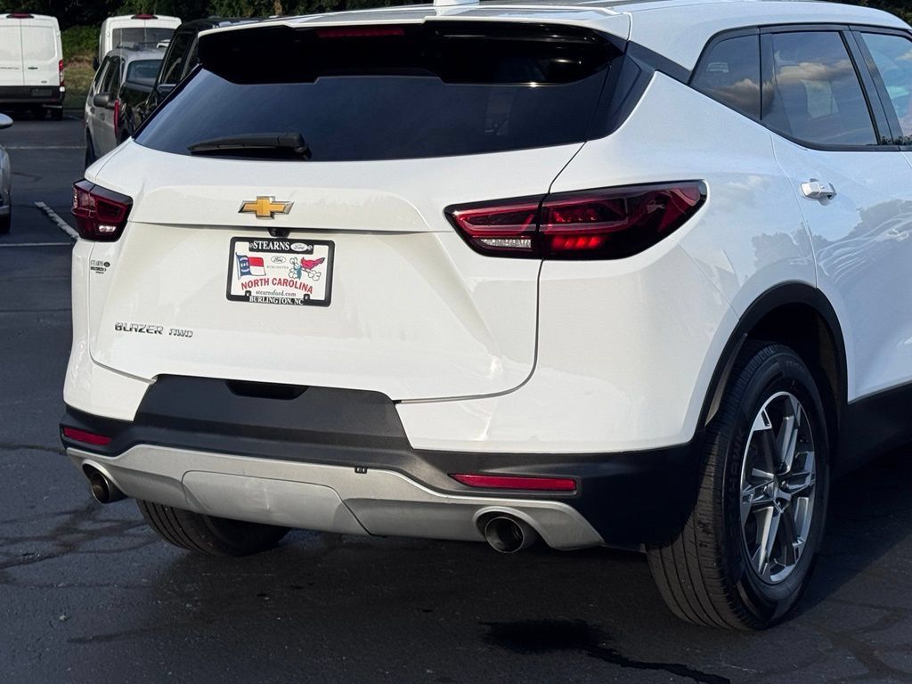 Used 2025 Chevrolet Blazer LT AWD/4WD image 38