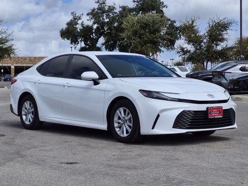 Used 2025 Toyota Camry LE FWD image 7