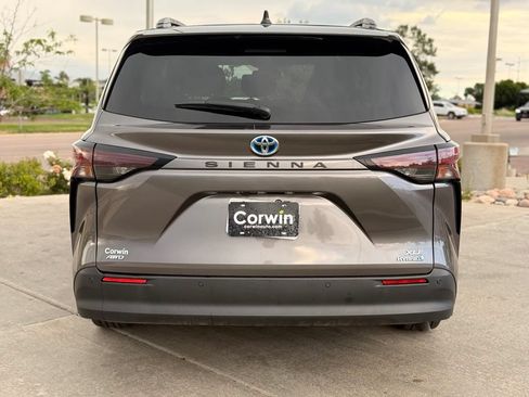 Used 2023 Toyota Sienna XLE w/ XLE Plus Package AWD/4WD image 7