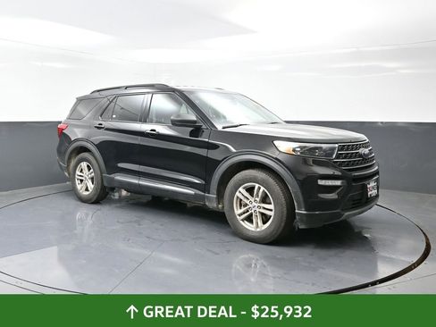 Used 2022 Ford Explorer XLT w/ Equipment Group 202A image 5