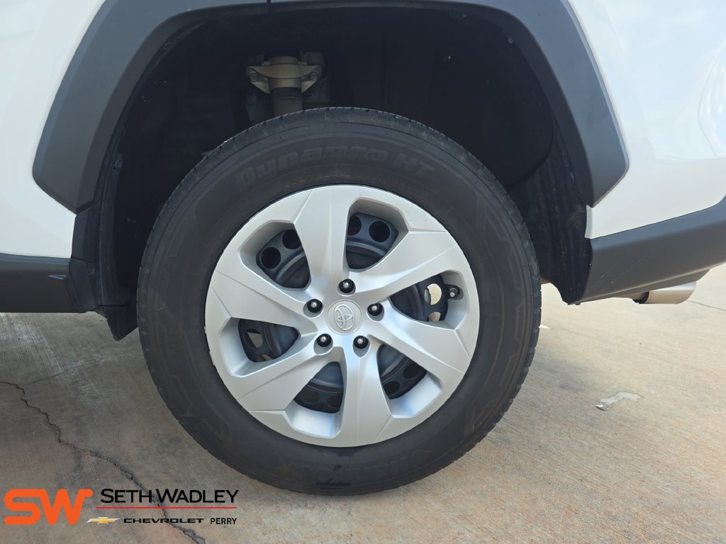 Used 2021 Toyota RAV4 LE FWD image 31