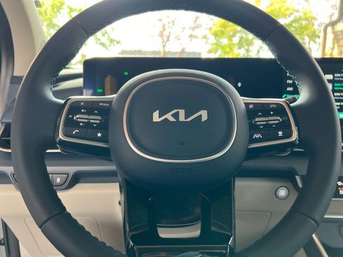 New 2026 Kia Carnival EX image 25